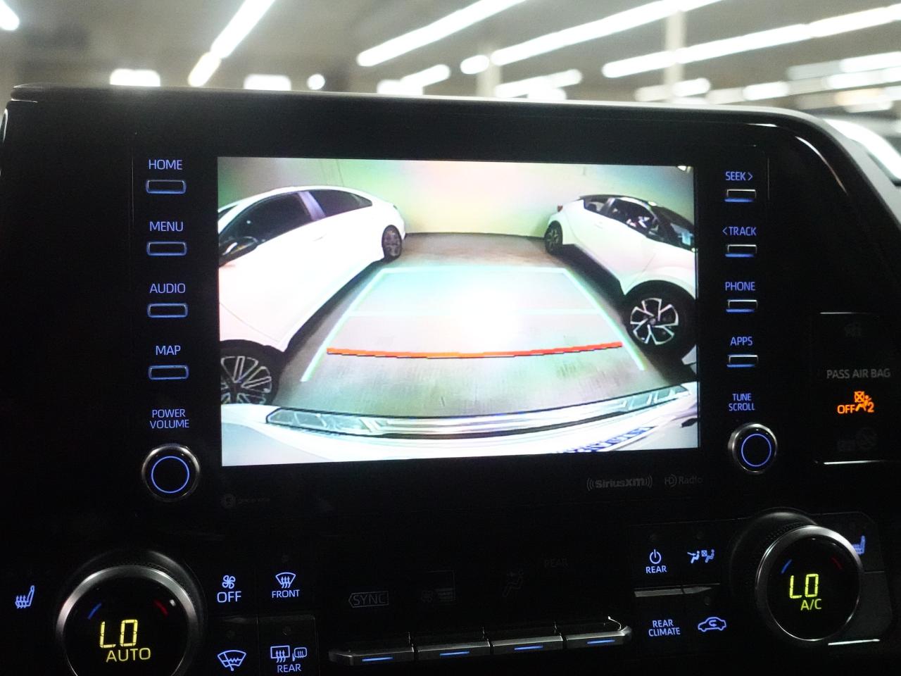 2020 Toyota Highlander XLE | AWD | Leather | Sunroof | BSM | CarPlay Photo