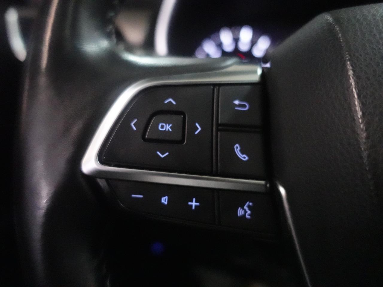 2020 Toyota Highlander XLE | AWD | Leather | Sunroof | BSM | CarPlay Photo