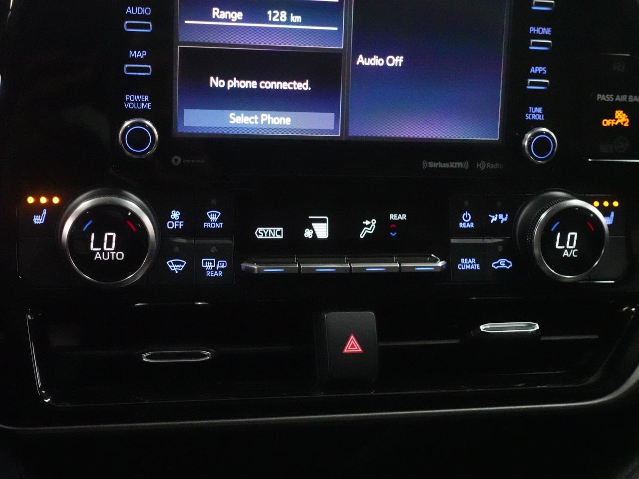 2020 Toyota Highlander XLE | AWD | Leather | Sunroof | BSM | CarPlay