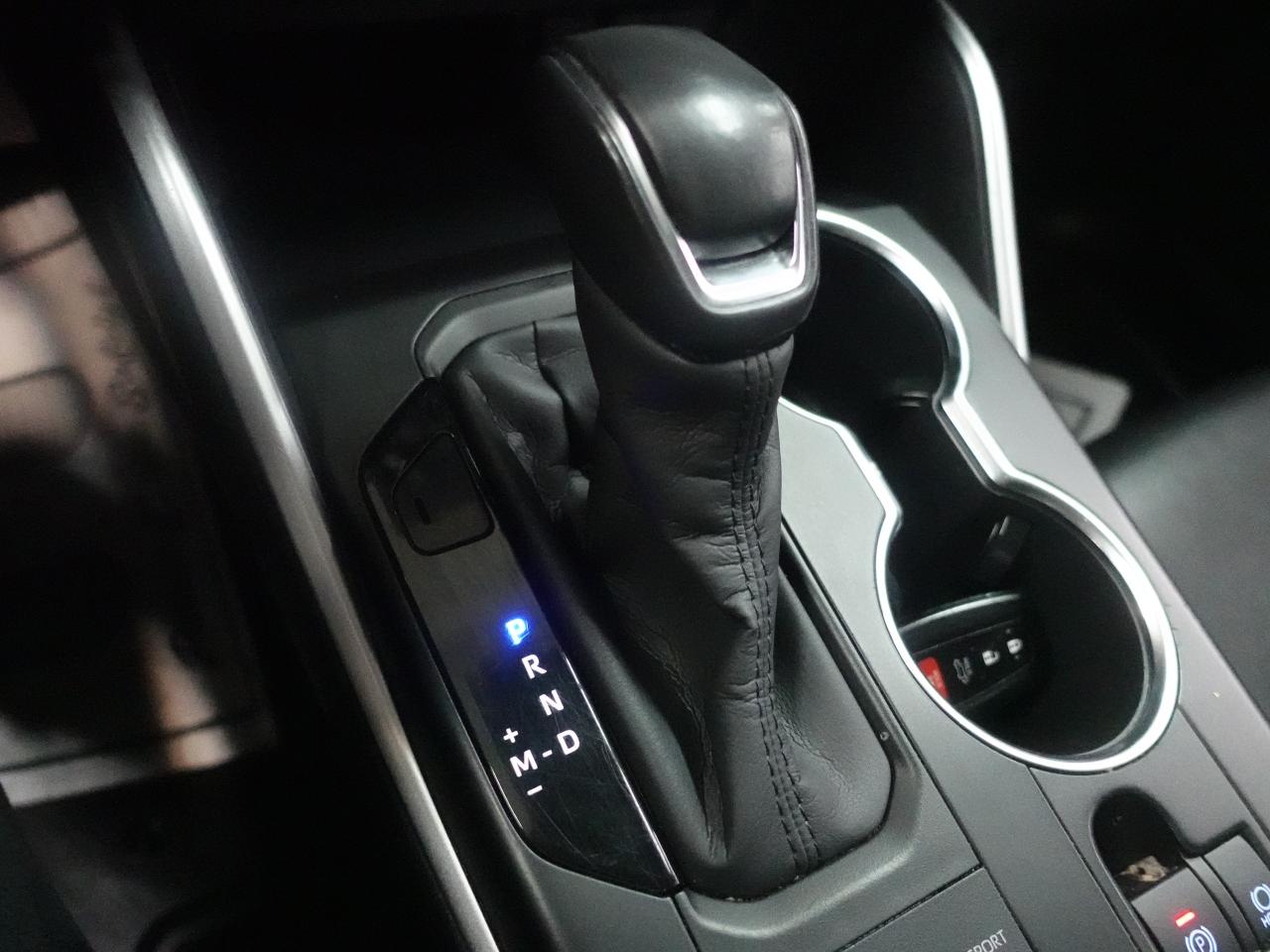 2020 Toyota Highlander XLE | AWD | Leather | Sunroof | BSM | CarPlay