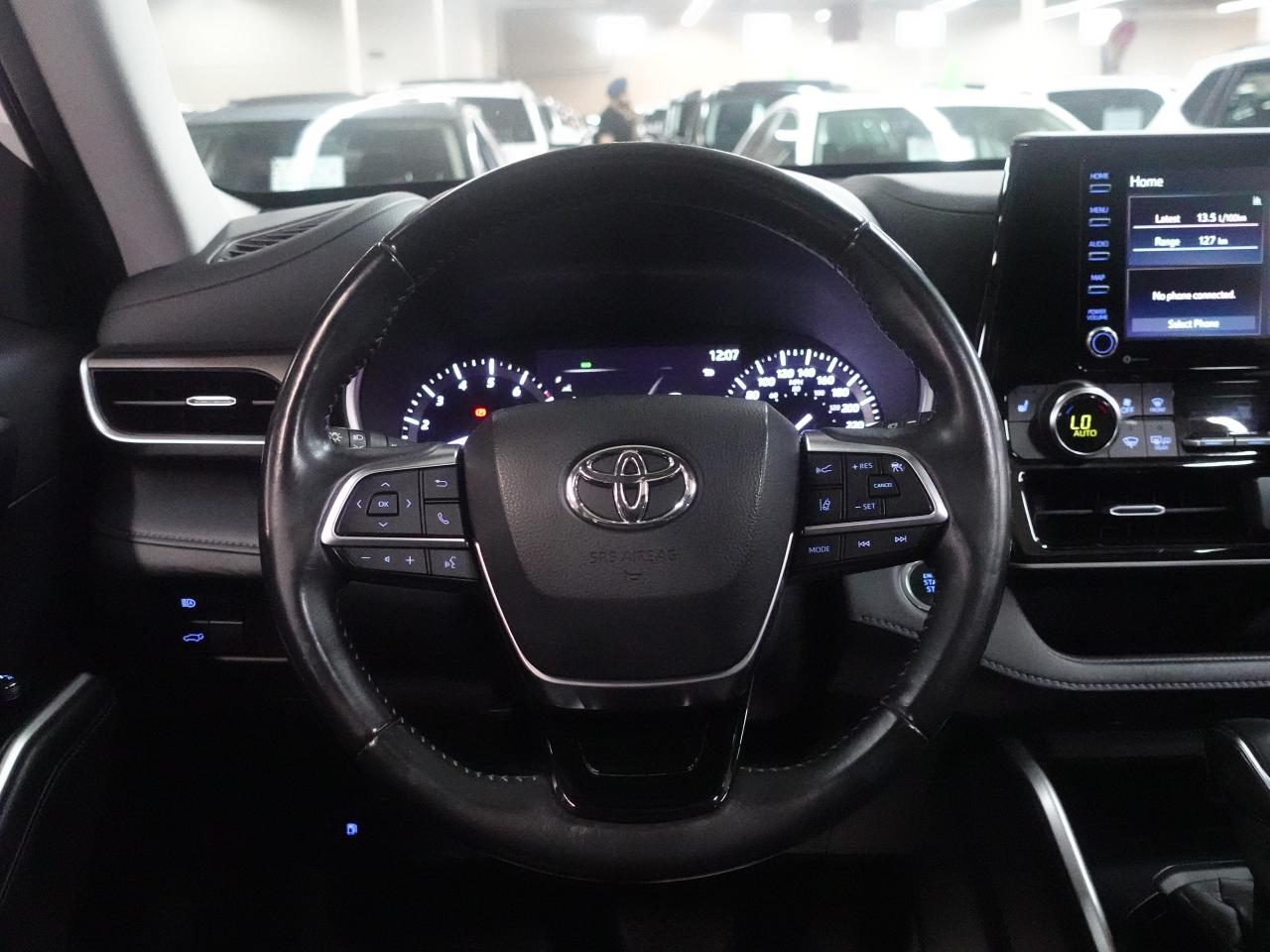 2020 Toyota Highlander XLE | AWD | Leather | Sunroof | BSM | CarPlay