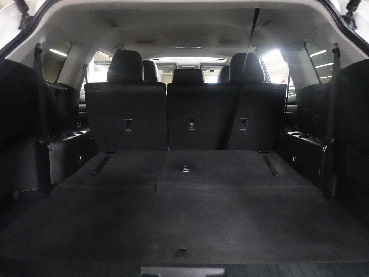 2020 Toyota Highlander XLE | AWD | Leather | Sunroof | BSM | CarPlay Photo