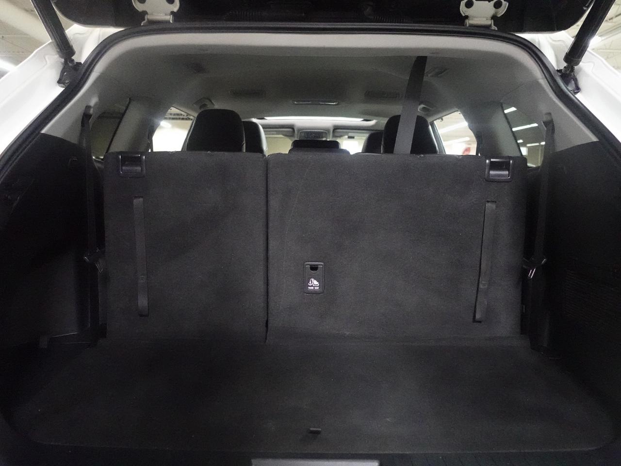 2020 Toyota Highlander XLE | AWD | Leather | Sunroof | BSM | CarPlay Photo