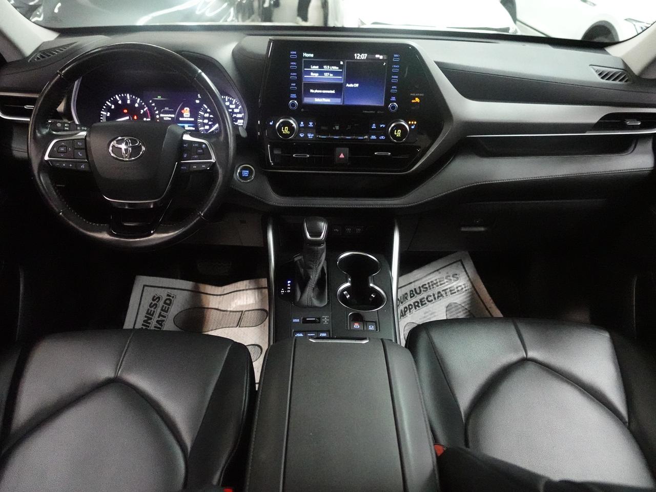 2020 Toyota Highlander XLE | AWD | Leather | Sunroof | BSM | CarPlay Photo