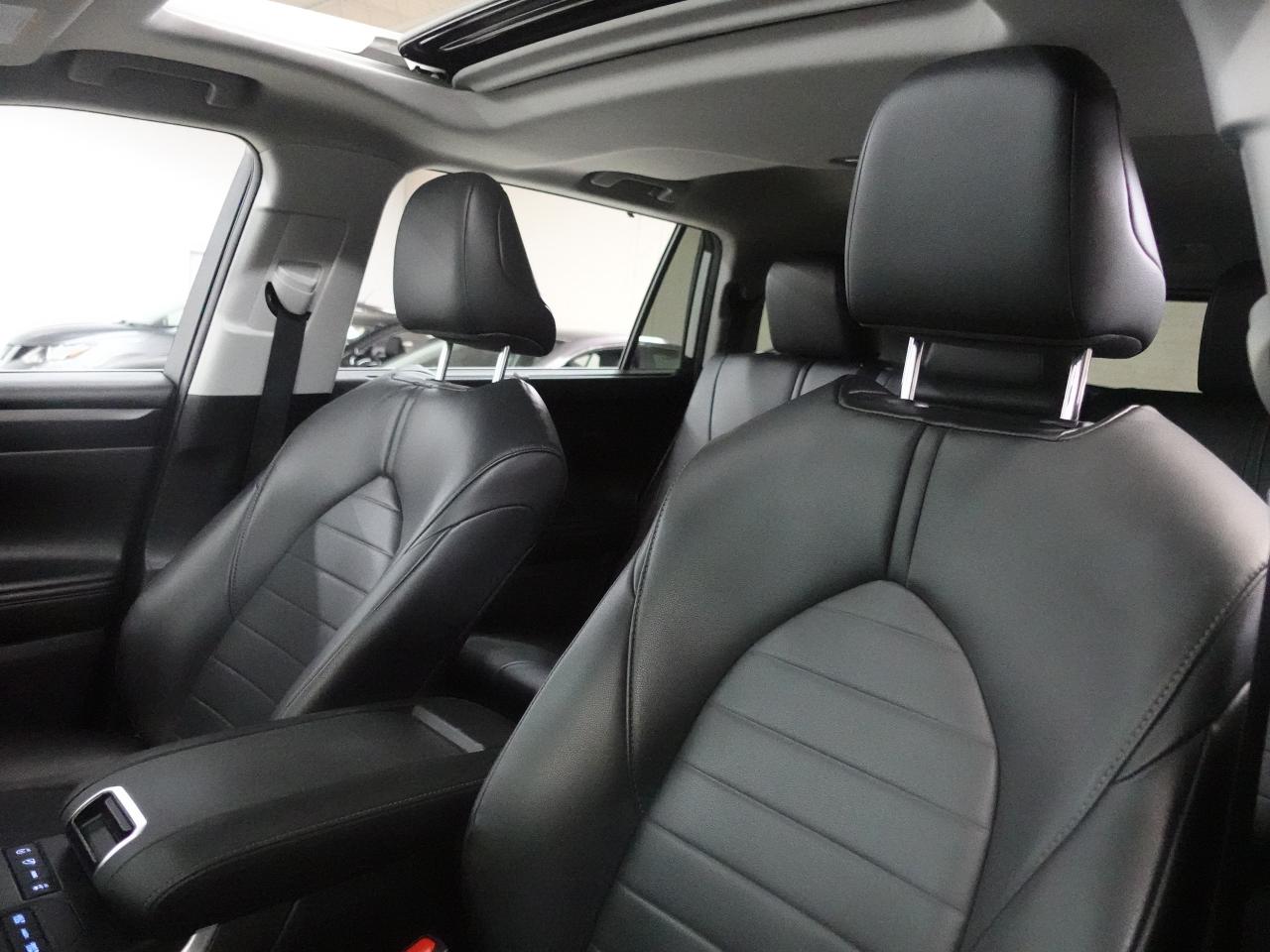 2020 Toyota Highlander XLE | AWD | Leather | Sunroof | BSM | CarPlay