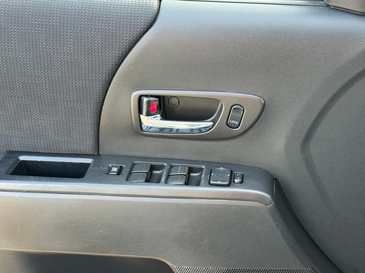 2010 Mazda MAZDA5 GS **FUEL SAVER**CERTIFIED** - Photo #25