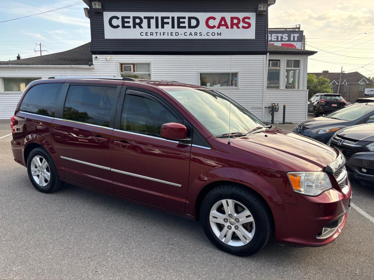 Used 2017 Dodge Grand Caravan Crew Plus ** NAV, HTD LEATH, BACK CAM ** for sale in St Catharines, ON