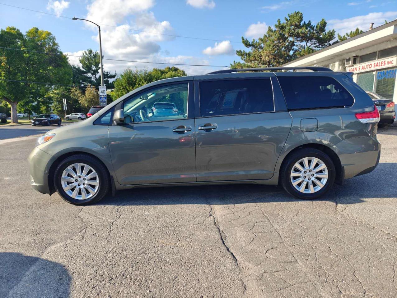 2012 Toyota Sienna 5dr V6 XLE 7-Pass FWD - Photo #2