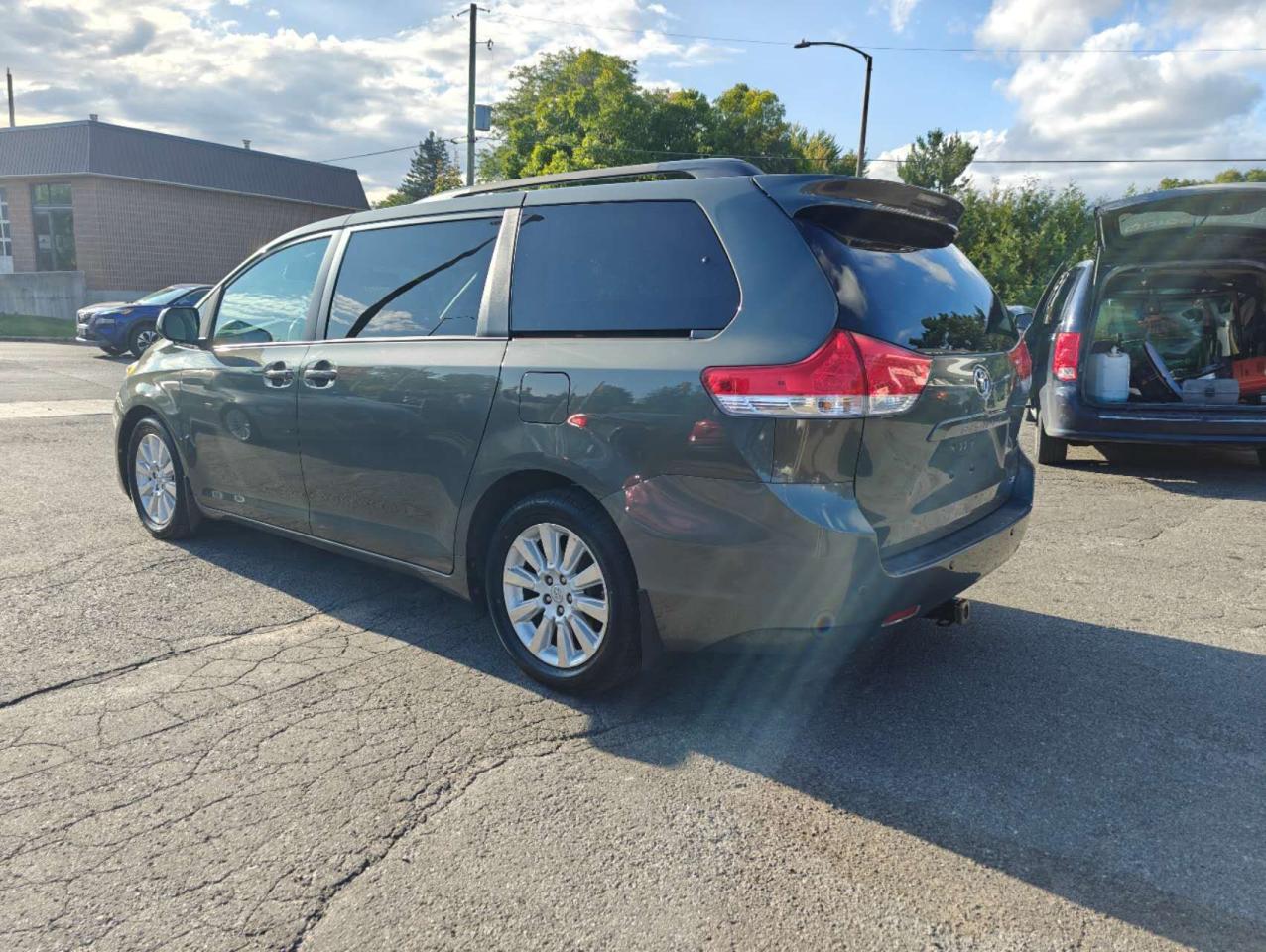 2012 Toyota Sienna 5dr V6 XLE 7-Pass FWD - Photo #3