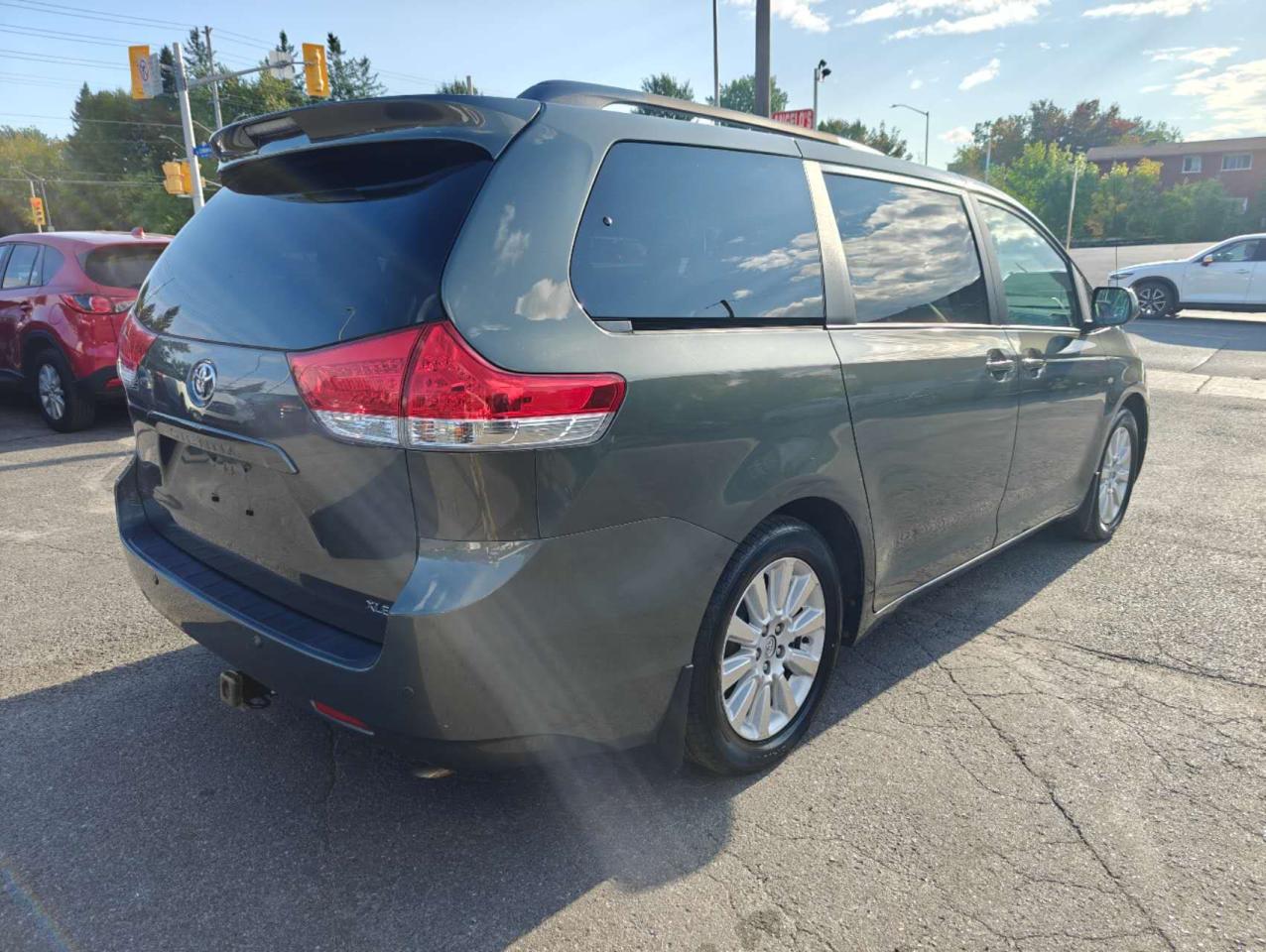 2012 Toyota Sienna 5dr V6 XLE 7-Pass FWD - Photo #5