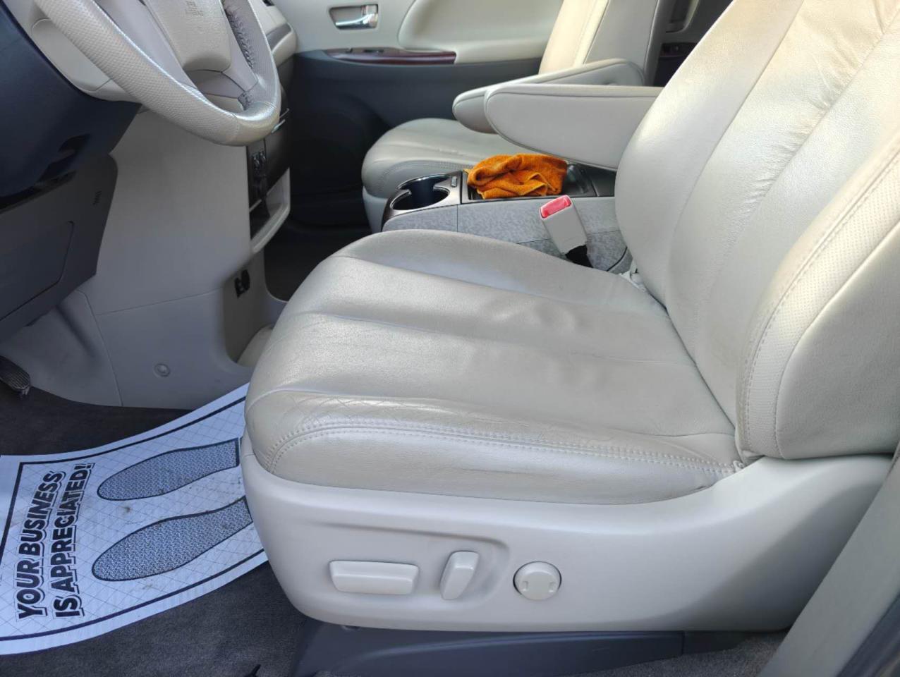 2012 Toyota Sienna 5dr V6 XLE 7-Pass FWD - Photo #11