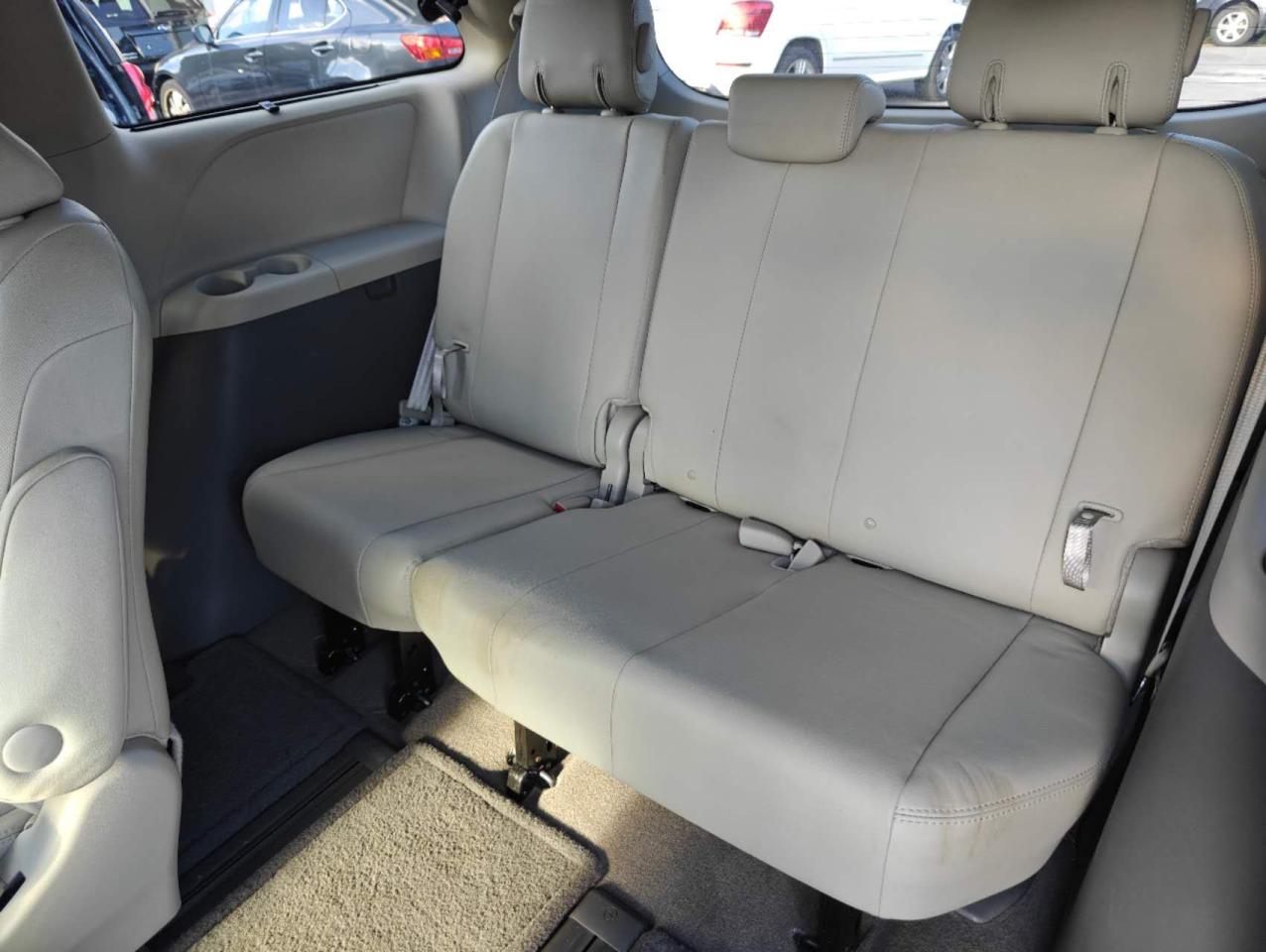 2012 Toyota Sienna 5dr V6 XLE 7-Pass FWD - Photo #20