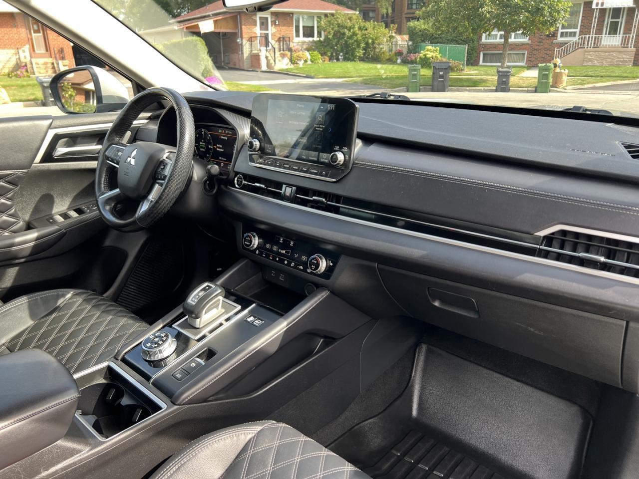 2023 Mitsubishi Outlander Phev SEL S-AWC Photo