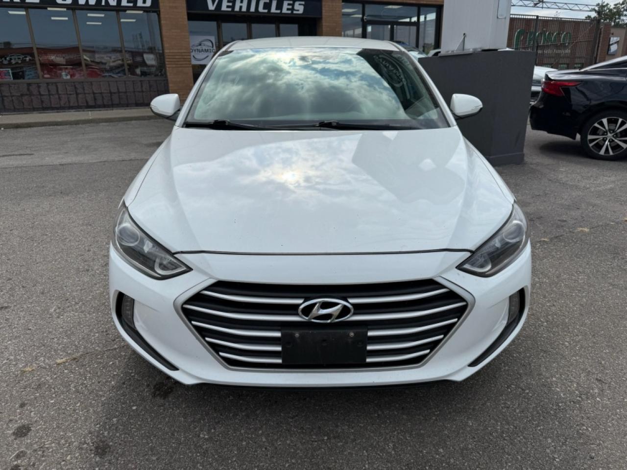 2017 Hyundai Elantra SE/ LOW MILEAGE/ BLINDSPOT/ REAR CAM/ APPLE CARPLA - Photo #2
