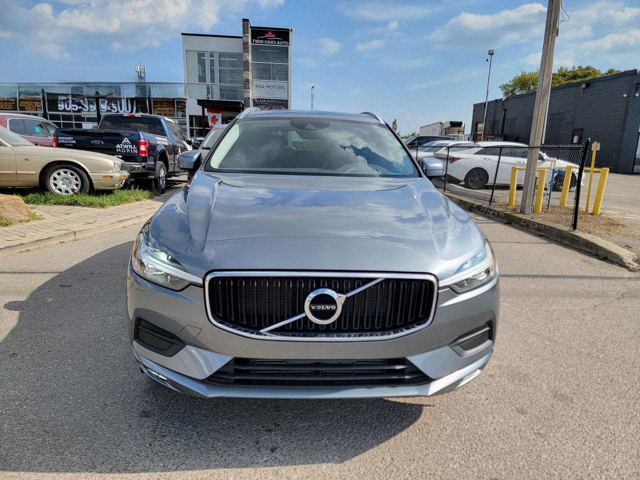 2021 Volvo XC60 T5 AWD Momentum - Photo #2