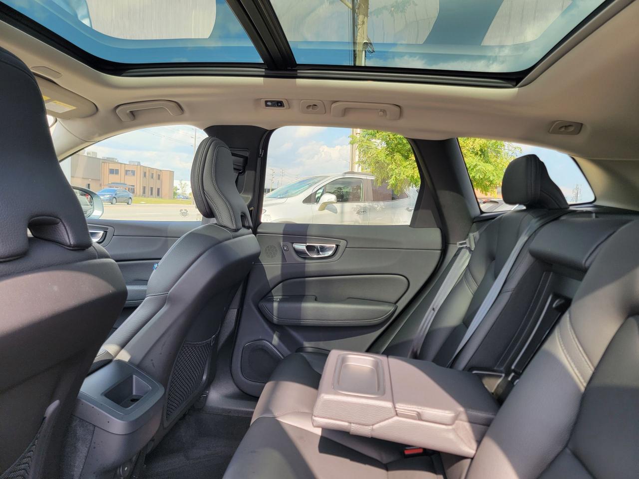 2021 Volvo XC60 T5 AWD Momentum - Photo #13
