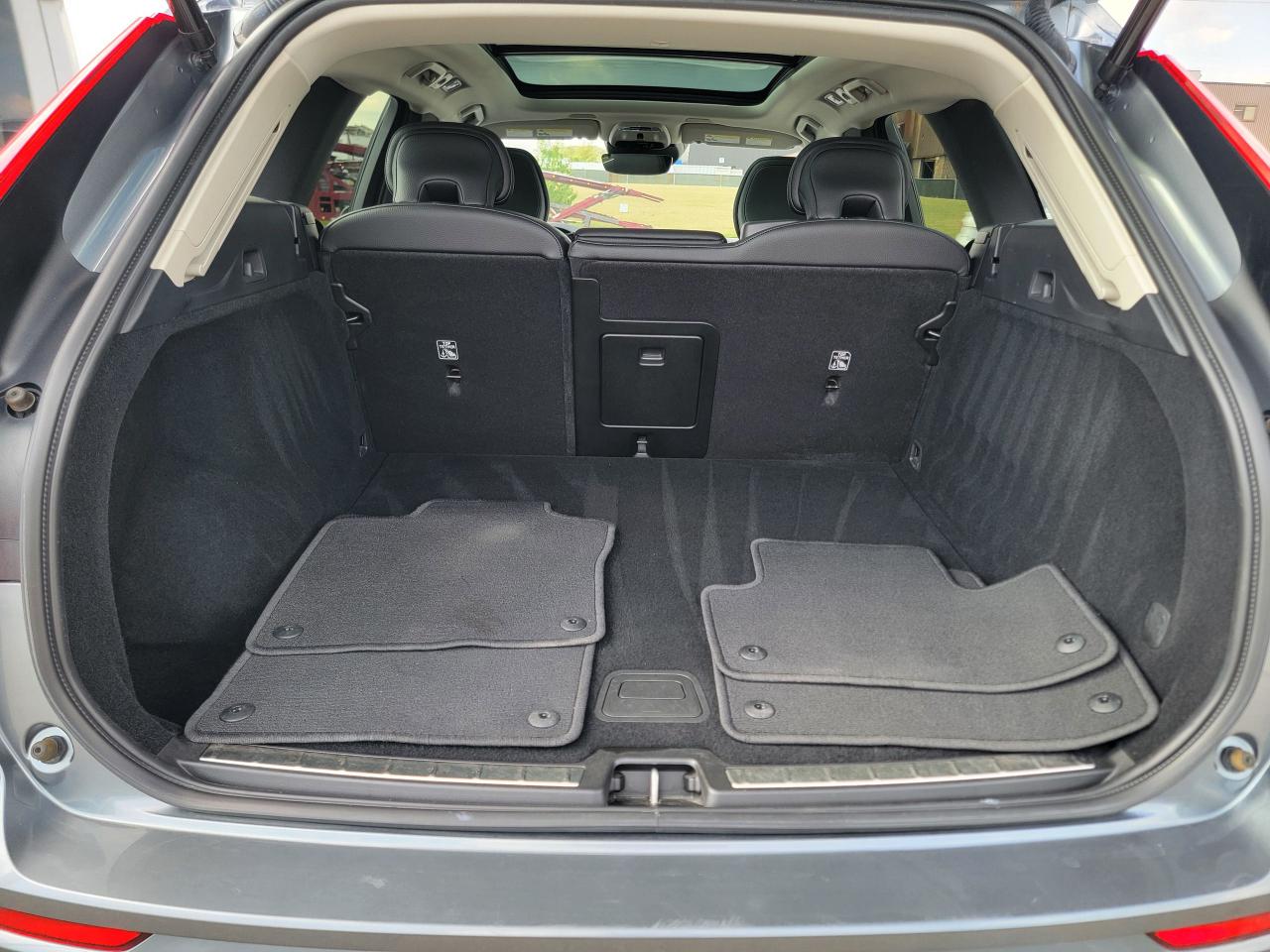 2021 Volvo XC60 T5 AWD Momentum - Photo #15