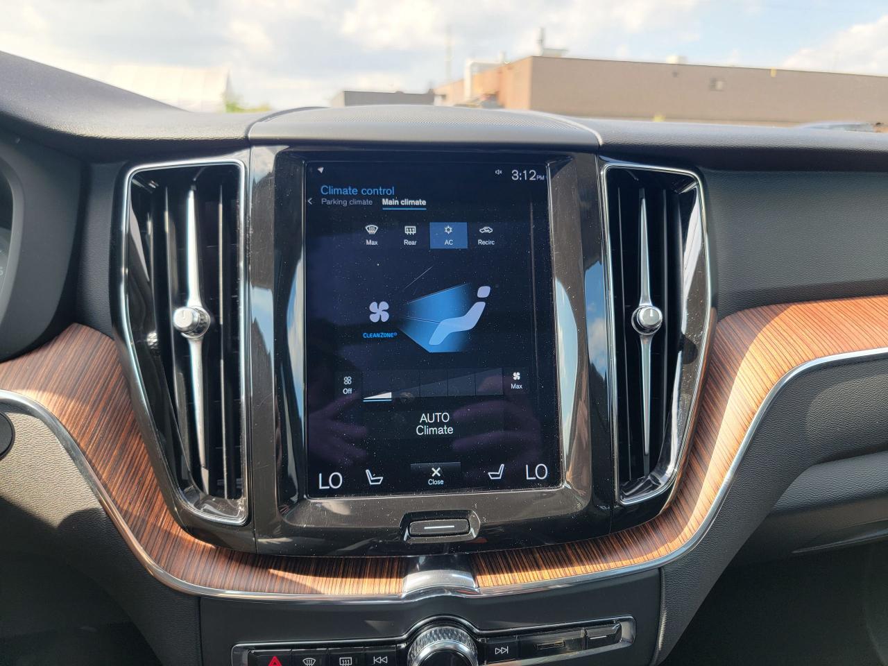 2021 Volvo XC60 T5 AWD Momentum - Photo #18