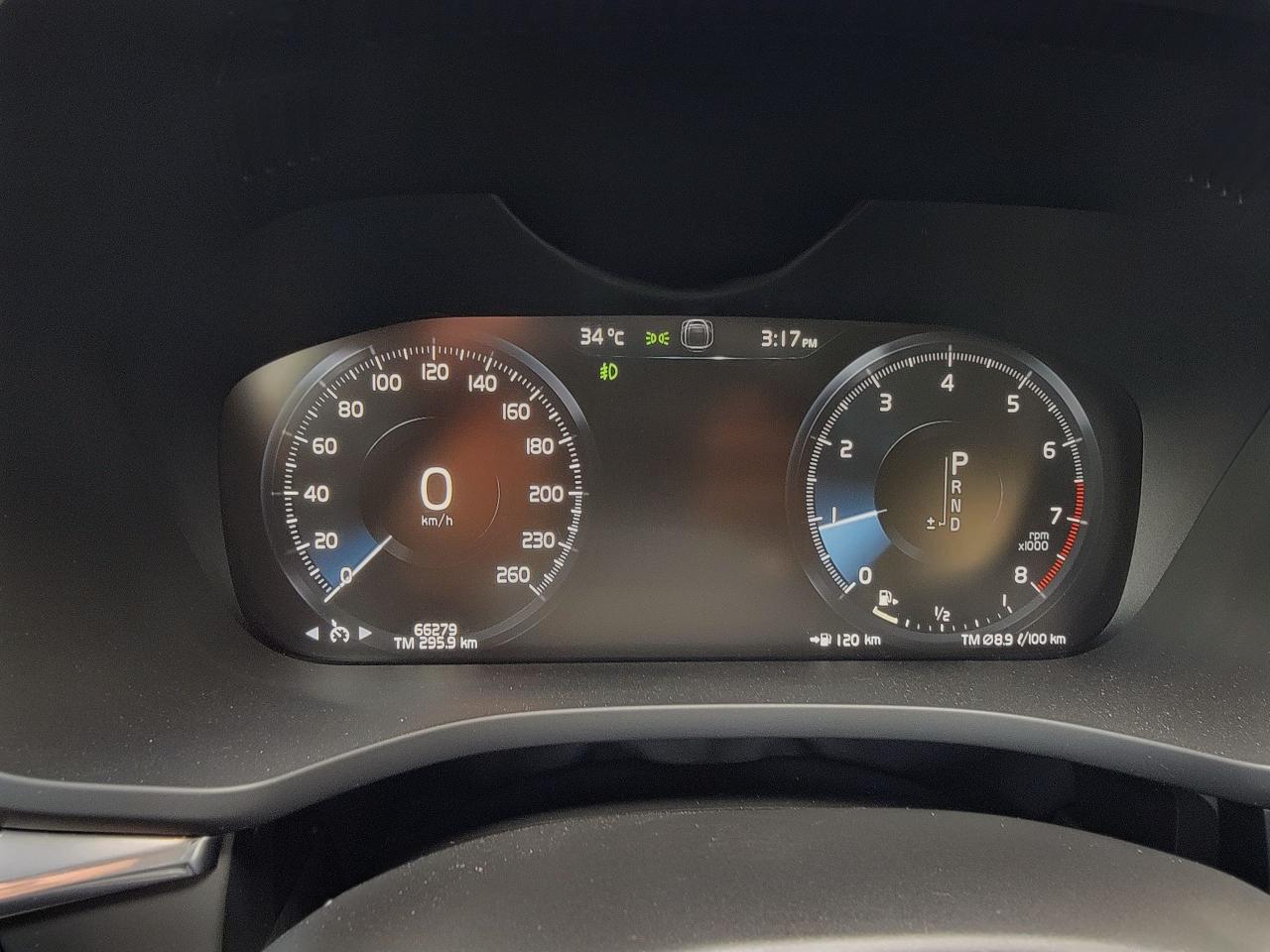 2021 Volvo XC60 T5 AWD Momentum - Photo #24