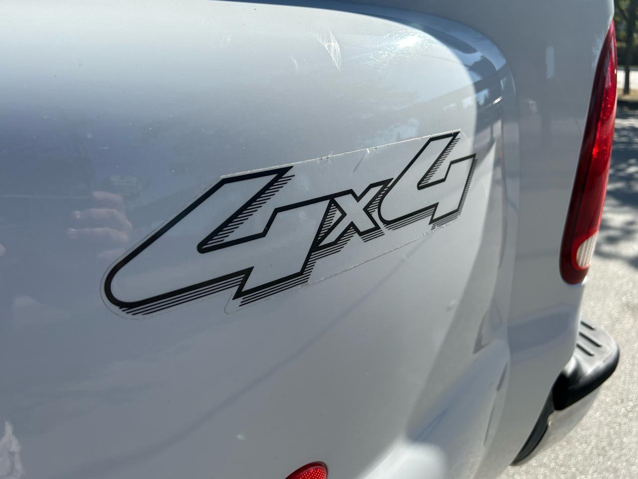 2005 Ford SUPER DUTY F-350 DRW Lariat - Photo #12