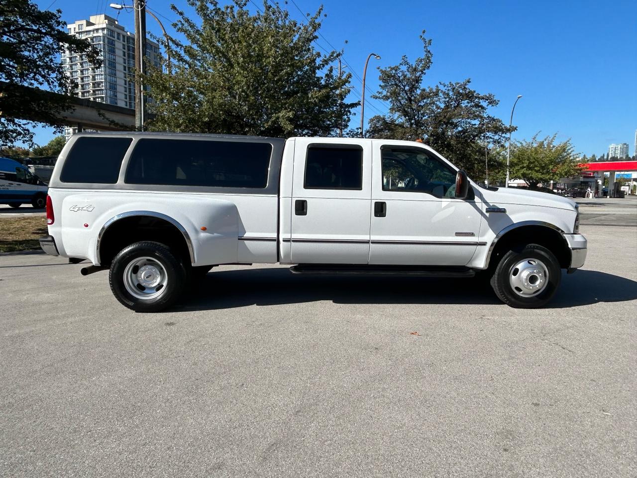 2005 Ford SUPER DUTY F-350 DRW Lariat - Photo #13