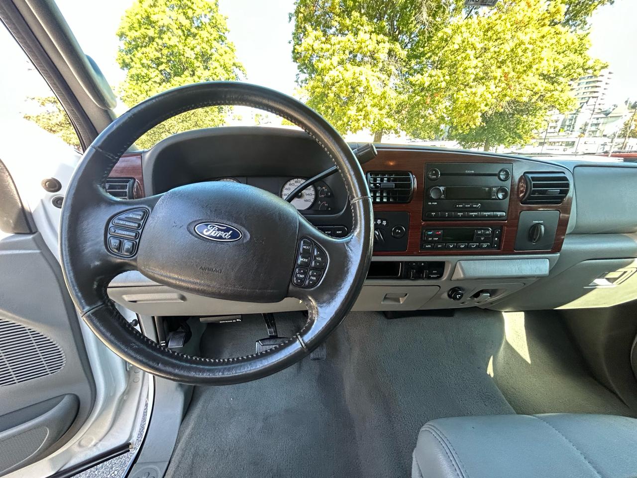 2005 Ford SUPER DUTY F-350 DRW Lariat - Photo #14