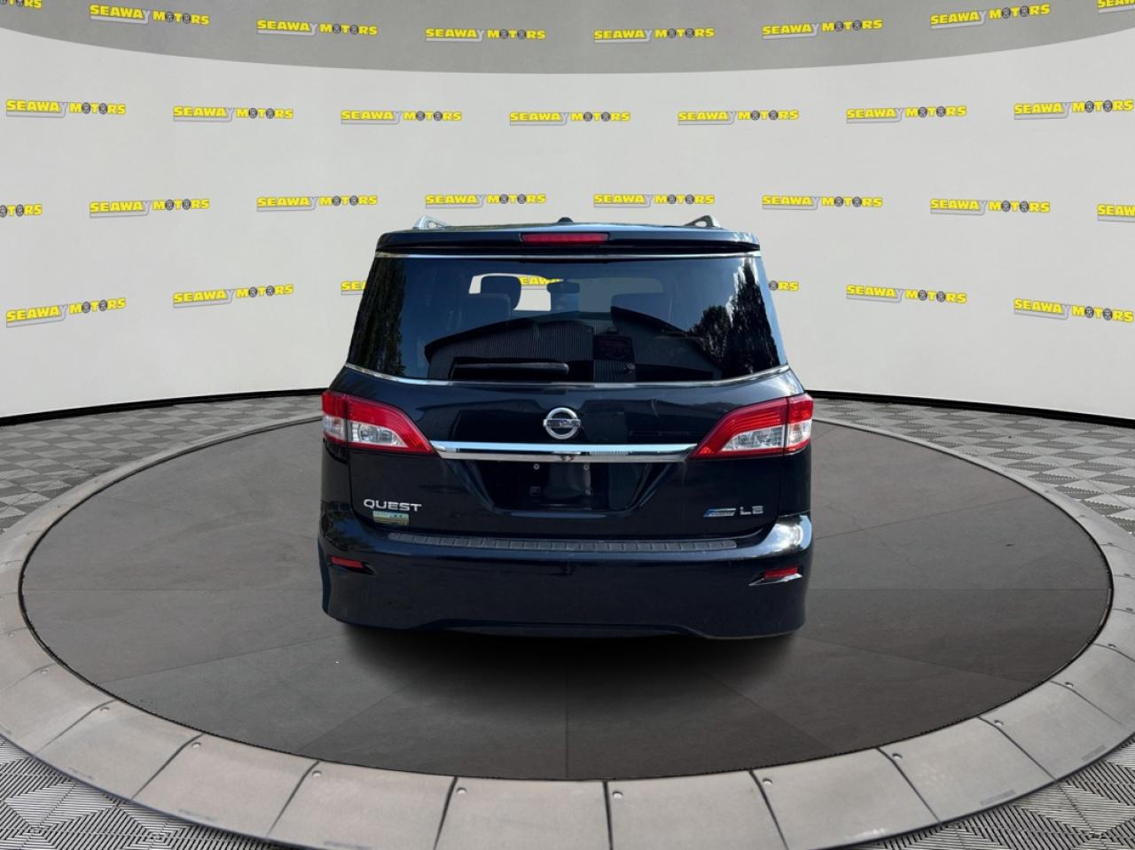 2011 Nissan Quest  - Photo #4