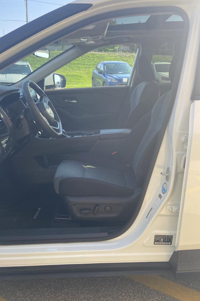 2023 Nissan Rogue SV MOONROOF Photo