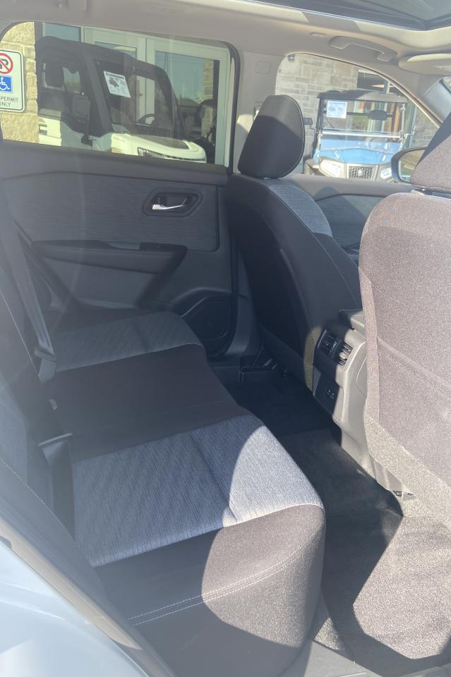 2023 Nissan Rogue SV MOONROOF Photo