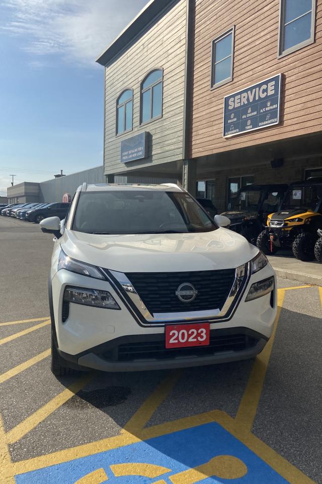 2023 Nissan Rogue SV MOONROOF Photo