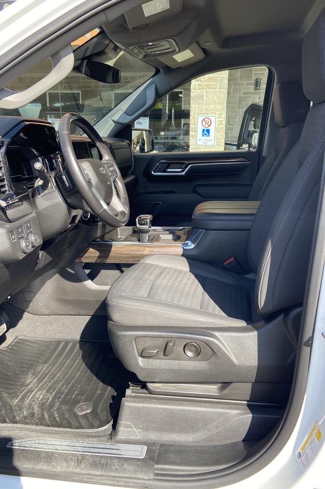 2023 Chevrolet Silverado 1500 4WD Crew Cab 147" RST Photo