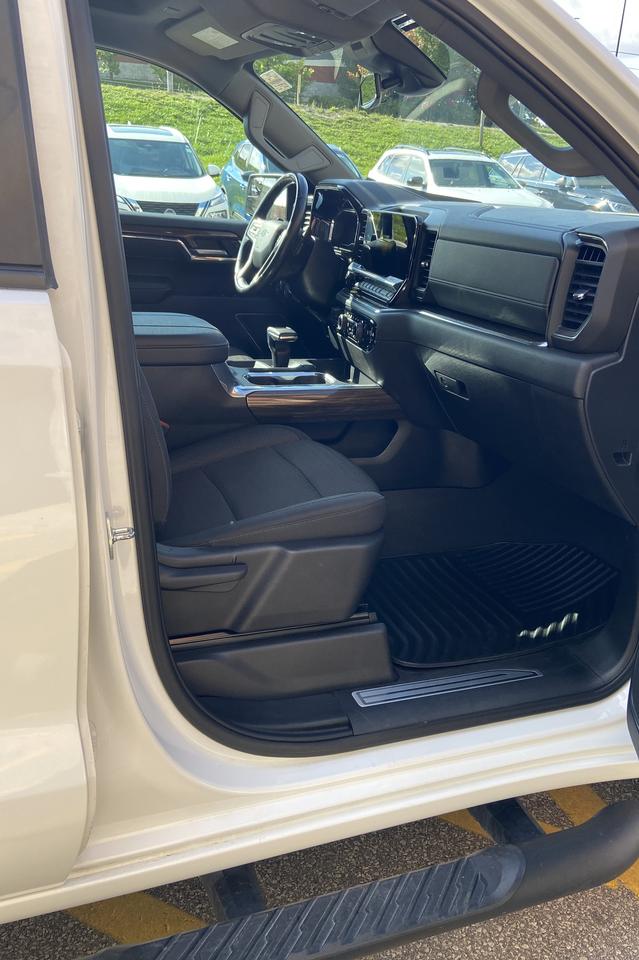 2023 Chevrolet Silverado 1500 4WD Crew Cab 147" RST Photo