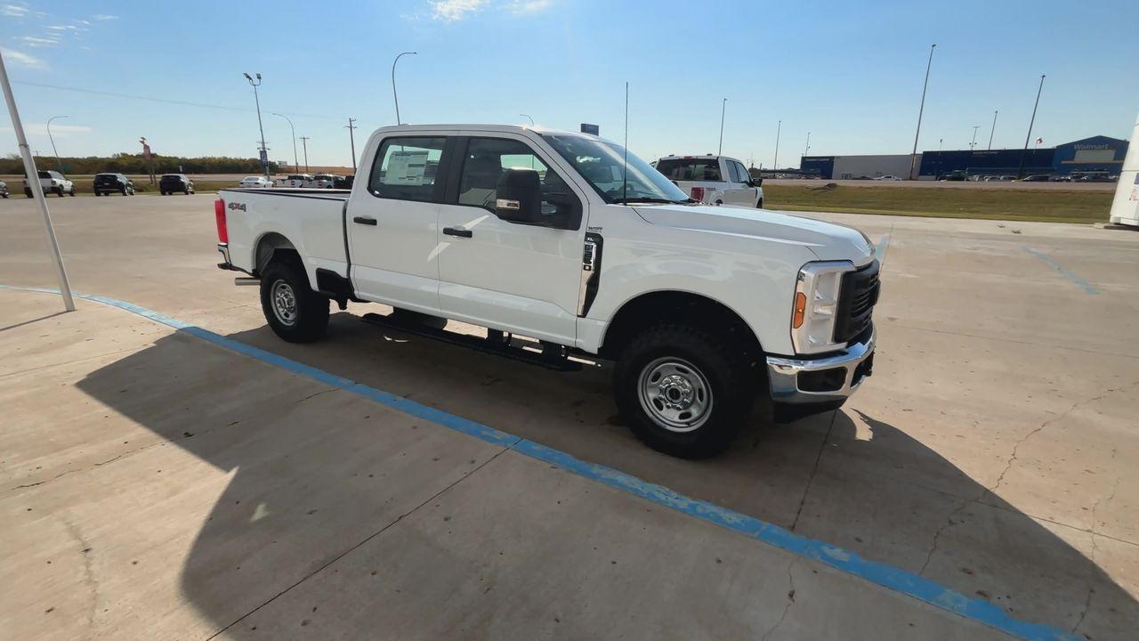 2025 Ford F-250 Super Duty SRW XL 4WD Crew Cab 6.75' Box Photo5