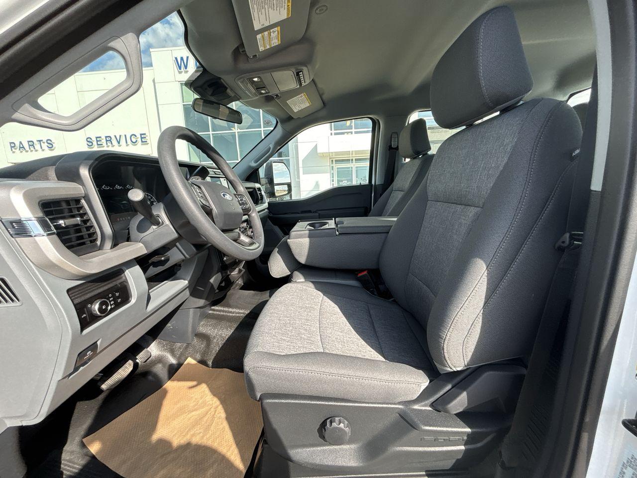2025 Ford F-250 Super Duty SRW XL 4WD Crew Cab 6.75' Box Photo5