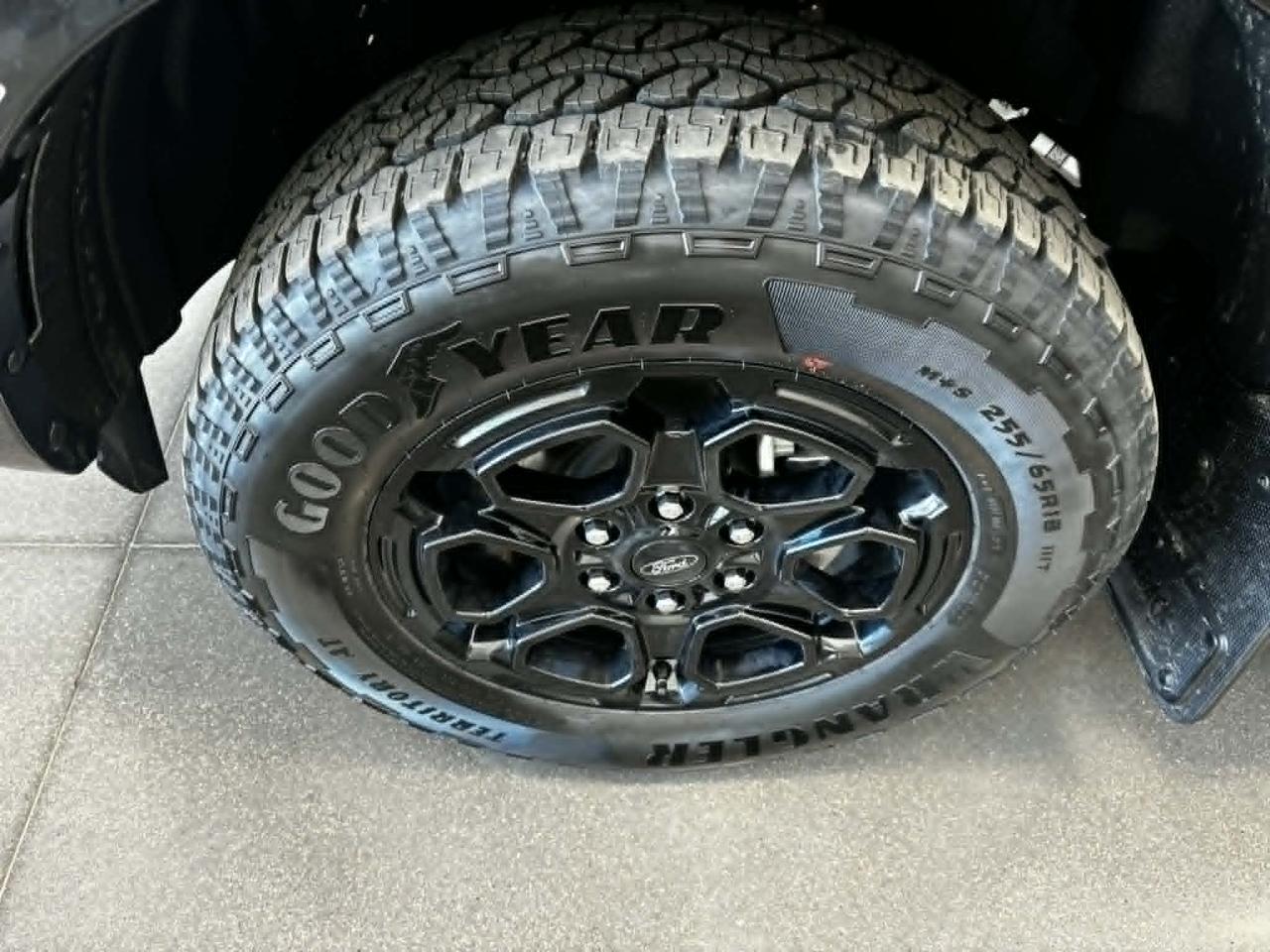 2025 Ford Ranger XLT 4WD SuperCrew 5' Box Photo4
