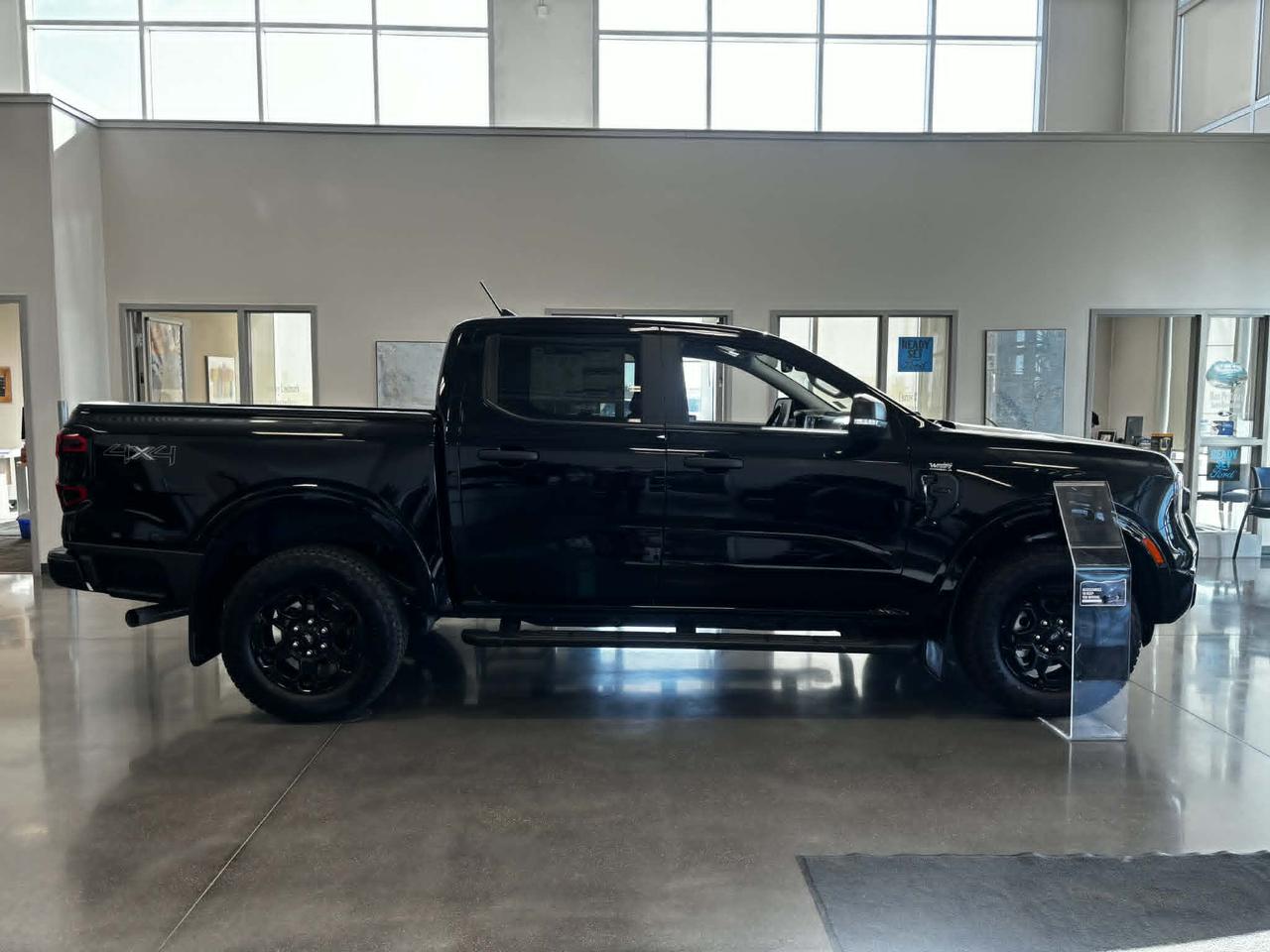 2025 Ford Ranger XLT 4WD SuperCrew 5' Box Photo2