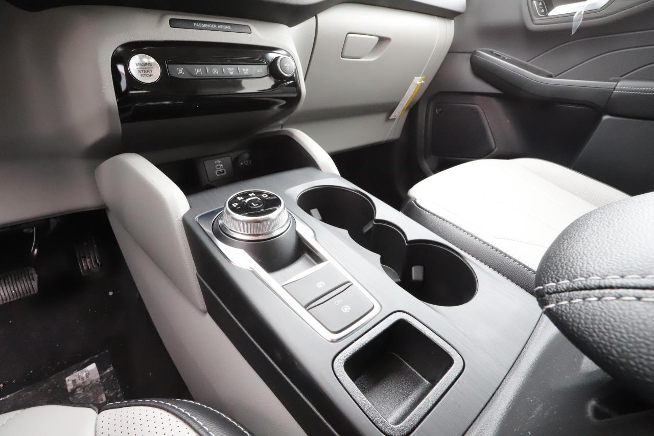 2026 Ford Escape Platinum AWD Photo