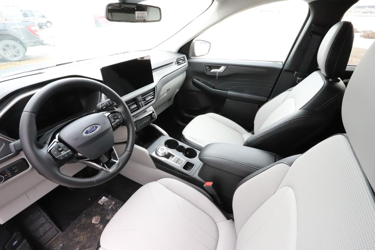 2026 Ford Escape Platinum AWD Photo1