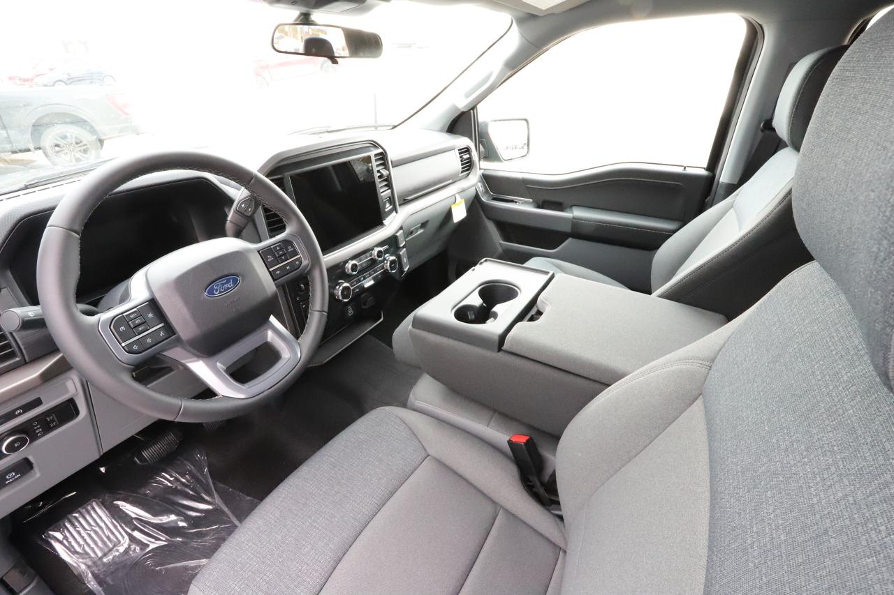 2025 Ford F-150 XLT 4WD SuperCrew 5.5' Box Photo1