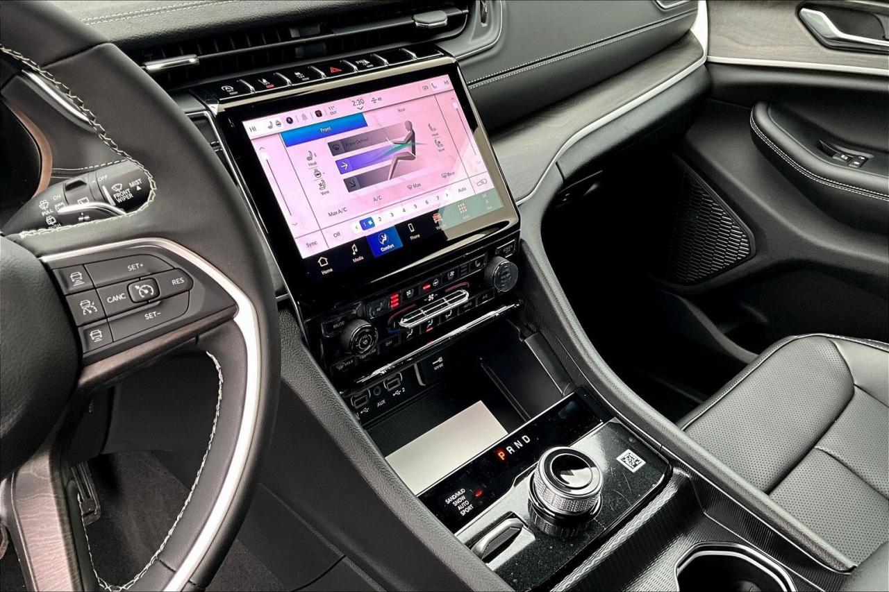 2025 Jeep Grand Cherokee L LIMITED | Pano Roof | Lux Tech 2 | 4x4 Photo