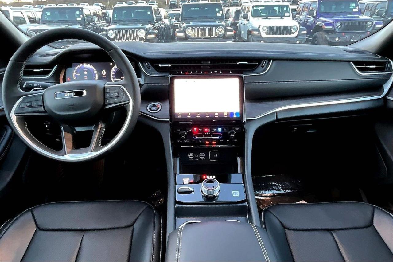 2025 Jeep Grand Cherokee LIMITED | Black App Pkg | Pano Roof | LuxTech 2 Photo4