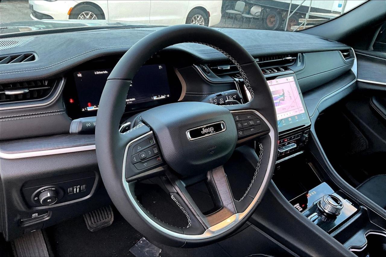 2025 Jeep Grand Cherokee LIMITED | Black App Pkg | Pano Roof | LuxTech 2 Photo