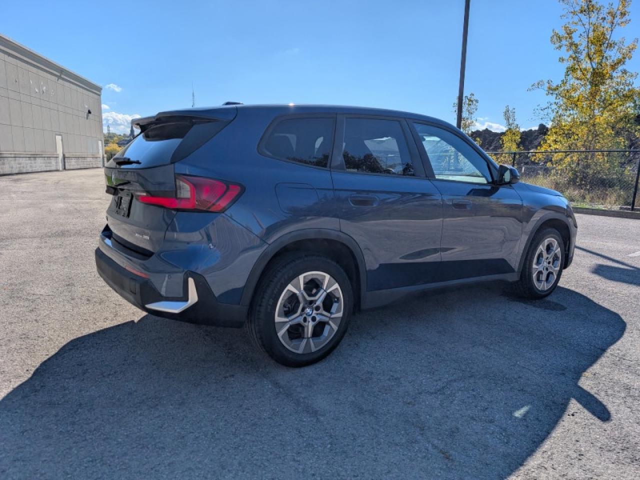 2023 BMW X1 xDrive28i  **PREMIUM ESSENTIAL PACKAGE** Photo4