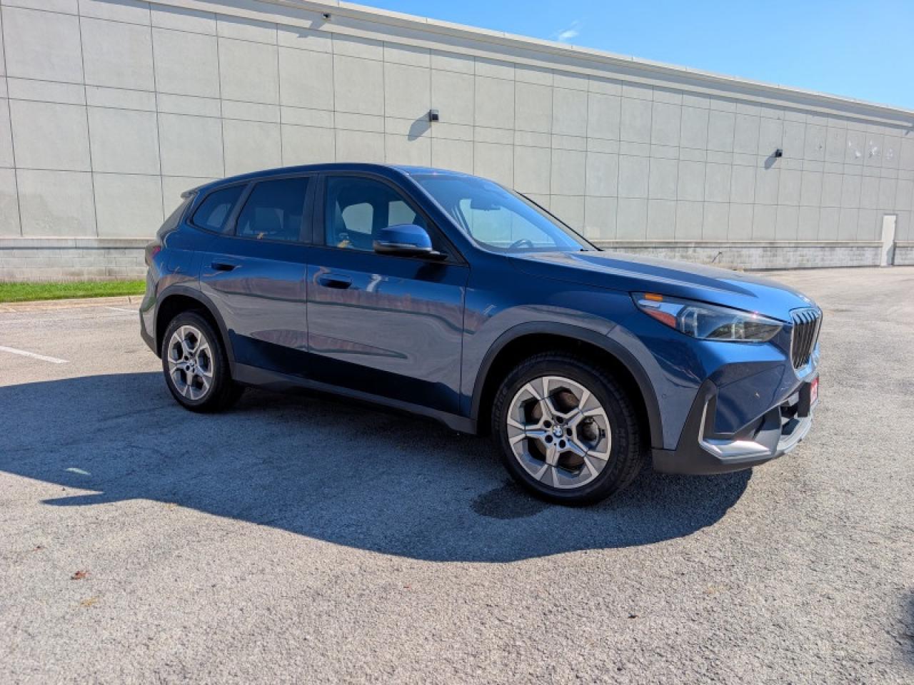 2023 BMW X1 xDrive28i  **PREMIUM ESSENTIAL PACKAGE** Photo