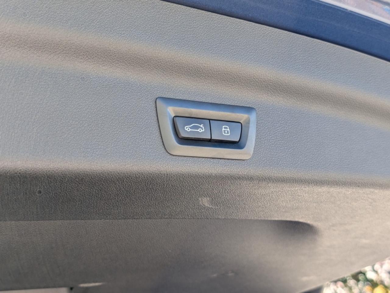 2023 BMW X1 xDrive28i  **PREMIUM ESSENTIAL PACKAGE** Photo