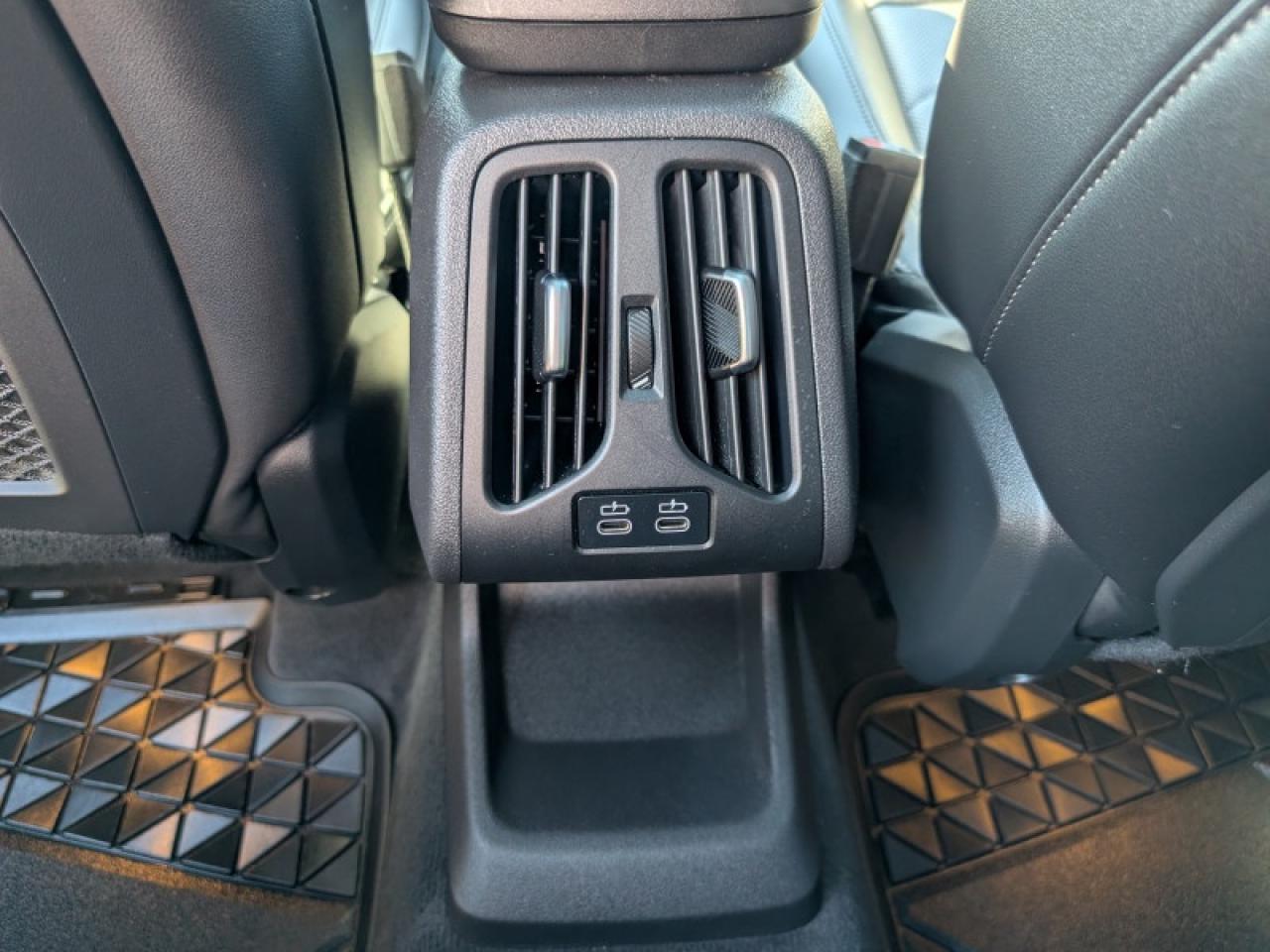 2023 BMW X1 xDrive28i  **PREMIUM ESSENTIAL PACKAGE** Photo