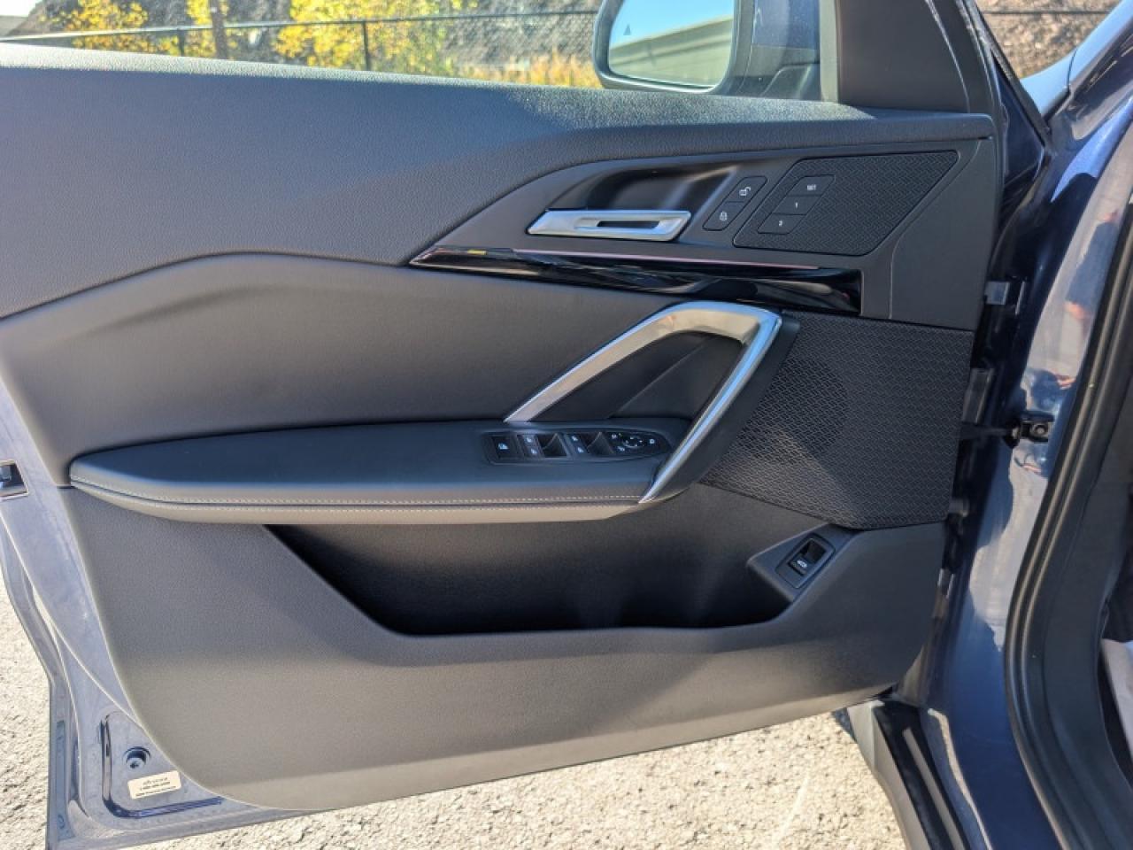 2023 BMW X1 xDrive28i  **PREMIUM ESSENTIAL PACKAGE** Photo