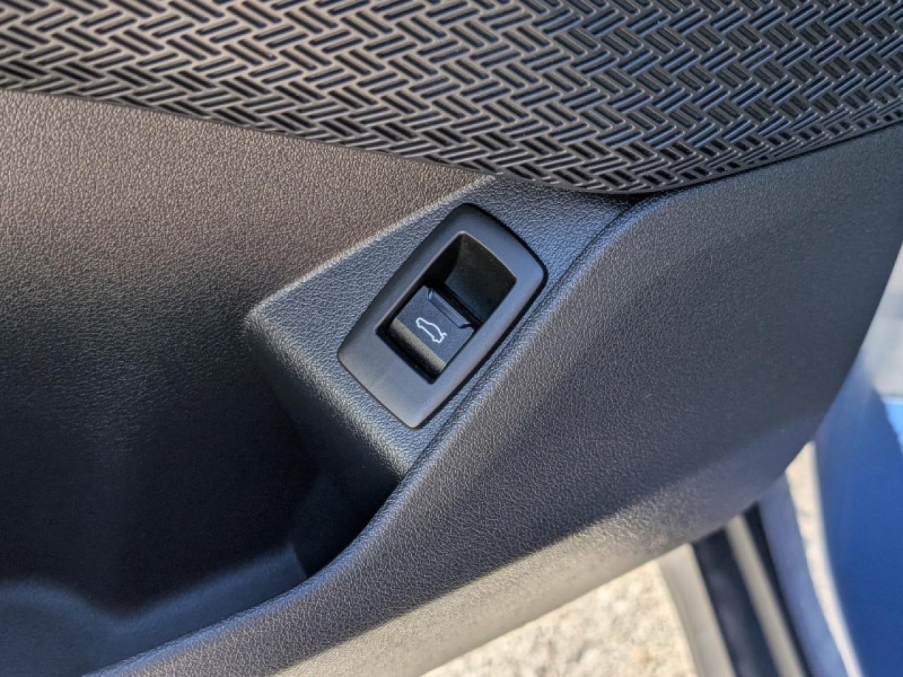 2023 BMW X1 xDrive28i  **PREMIUM ESSENTIAL PACKAGE** Photo