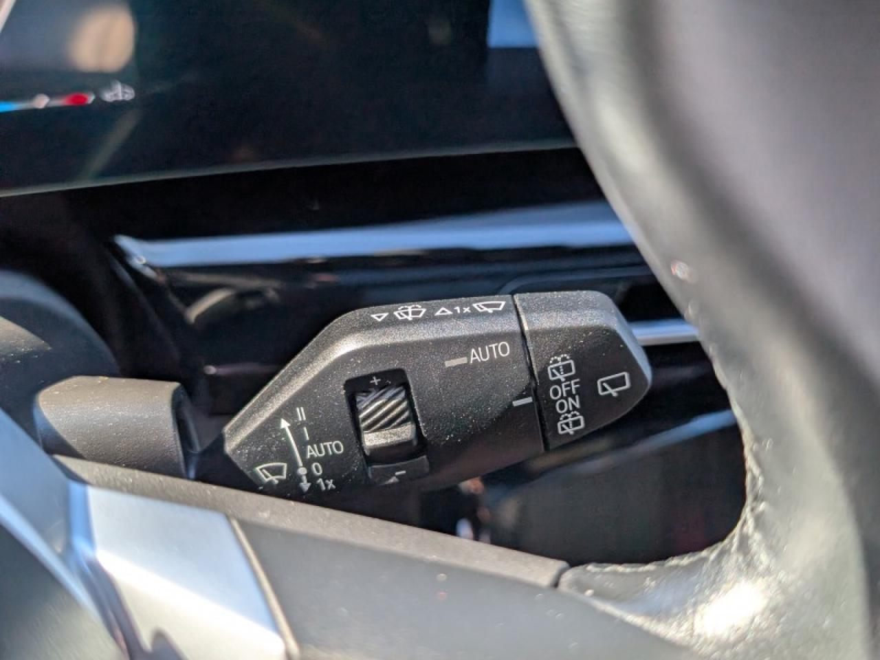 2023 BMW X1 xDrive28i  **PREMIUM ESSENTIAL PACKAGE** Photo