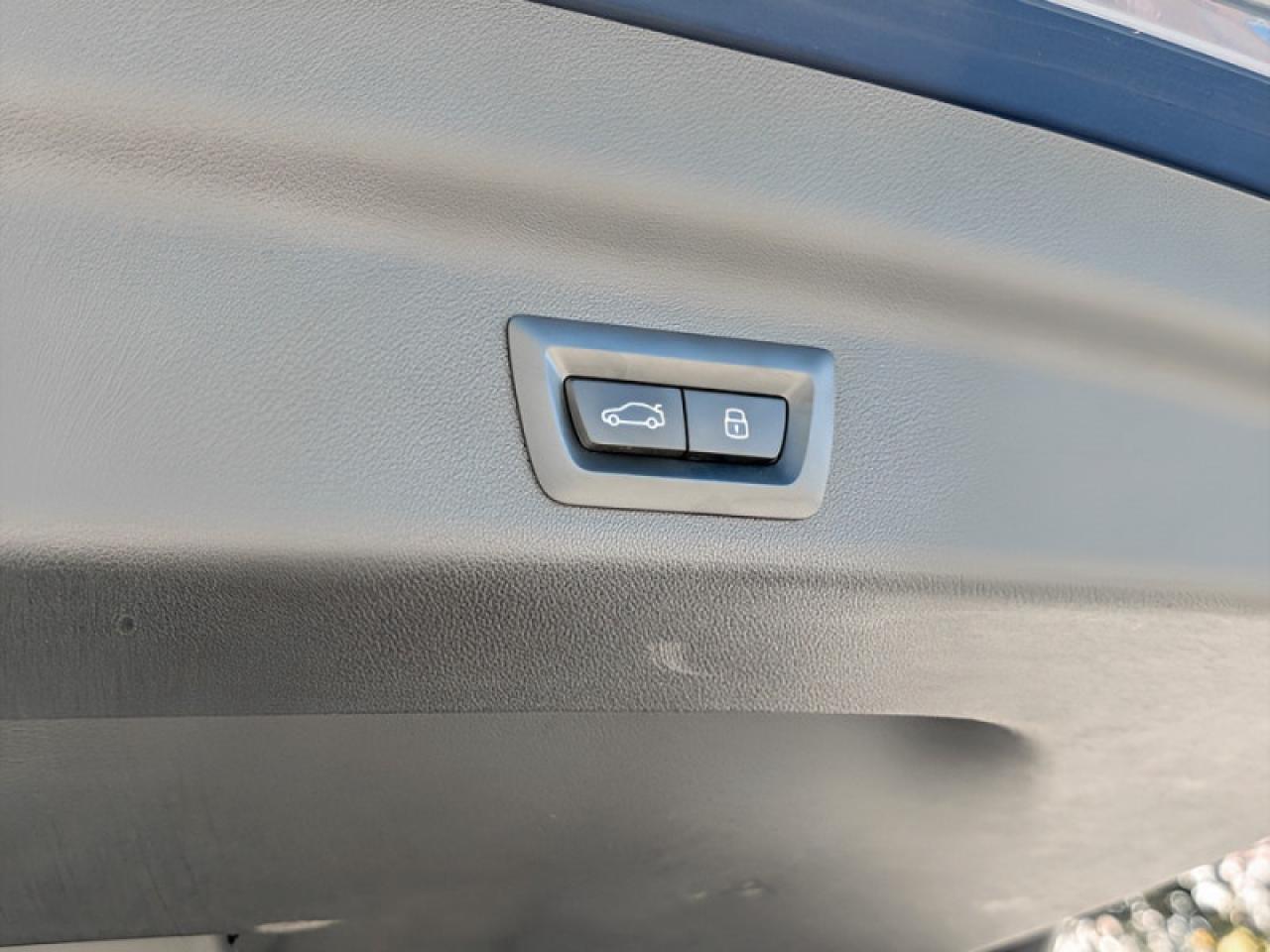 2023 BMW X1 xDrive28i  **PREMIUM ESSENTIAL PACKAGE** Photo